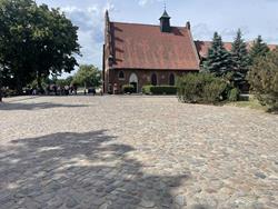 Dwa miejsca parkingowe dla osób niepełnosprawnych