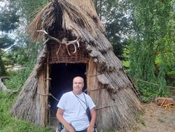 Prymitywne domostwo z epoki pierwszych rolników