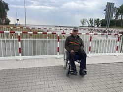 Geländer am Gefälle zum Kanal