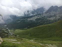 Wyciąg krzesełkowy i szlak turystyczny na Kasprowy Wierch