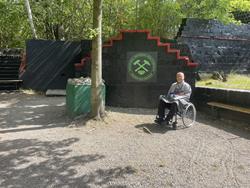 Vor dem Bergwerk in Szklary