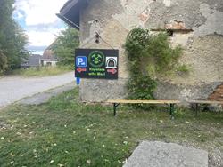 Informationstafel vor dem Bergwerk in Szklary