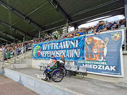 Rampa dla osób niepełnosprawnych na Stadionie Miejskim w Legnicy