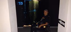 Nowoczesne pomieszczenie z hologramem