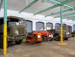 Exponate im Automobilmuseum